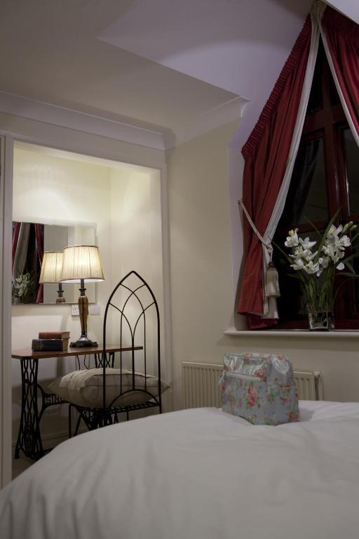 Bath Lodge Castle Room photo