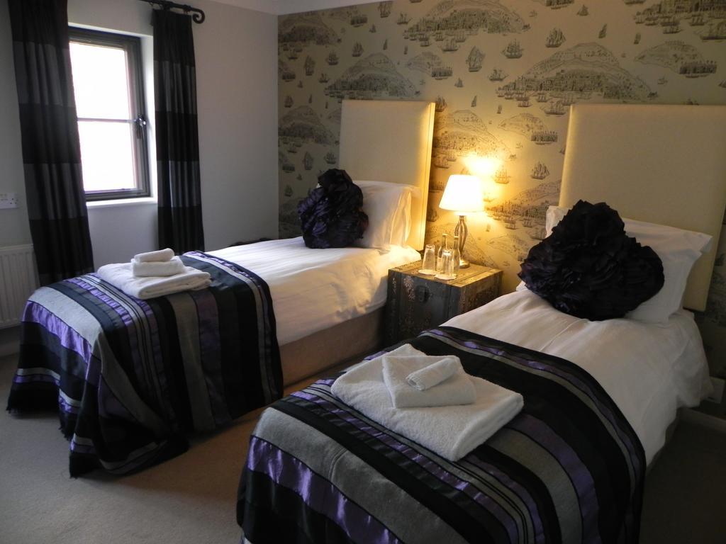 Bath Lodge Castle Room photo